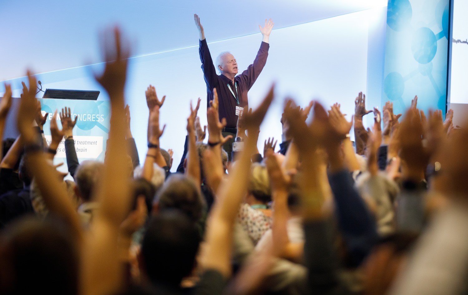 Gareth Leng in Barcelona giving his keynote address to 5,000 psychiatrists, during which he tried to persuade them to imagine themselves as oxytocin neurones. (Photo credit ECNP)